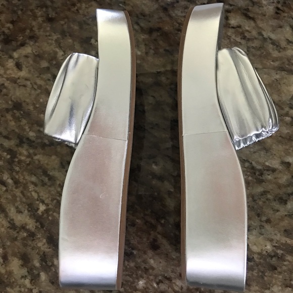 🤍Aerosoles new Silver sandals 🤍 - Picture 3 of 5